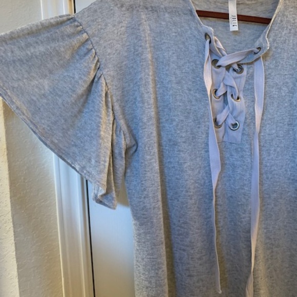 Gray Umgee Blouse - Picture 2 of 2